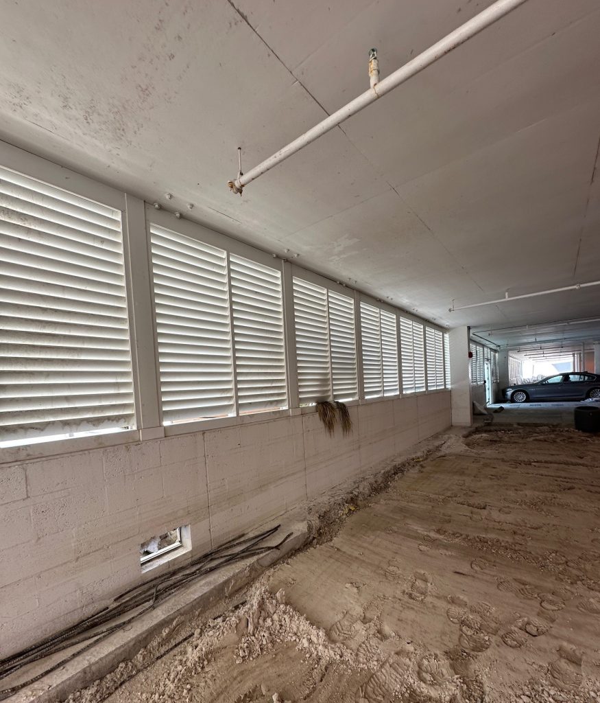 Flood mitigation louvers